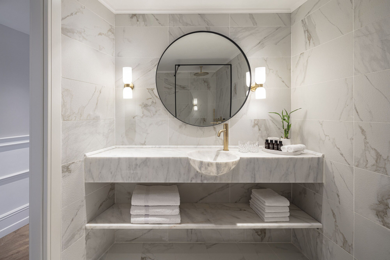 Bathroom 5, Galei Kinnereth Hotel