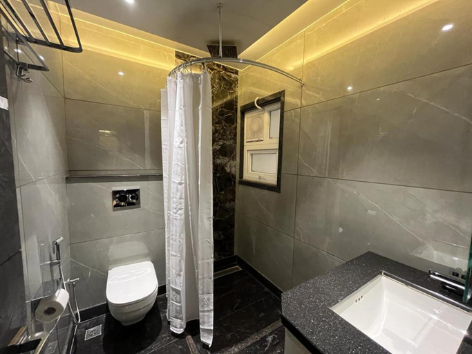 Bathroom, Aquarius Hotel - A Boutique Hotel, Varanasi