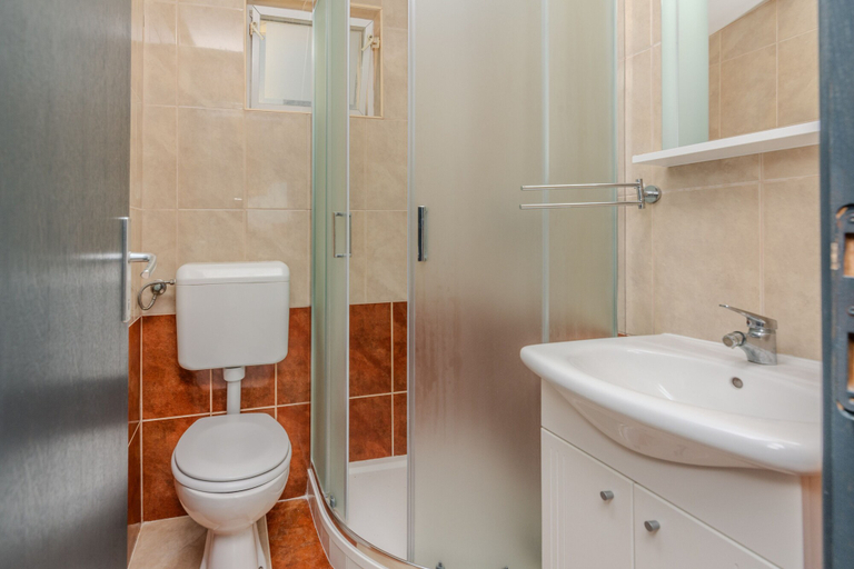 Bathroom 3, Apartments Mahnet, Vir