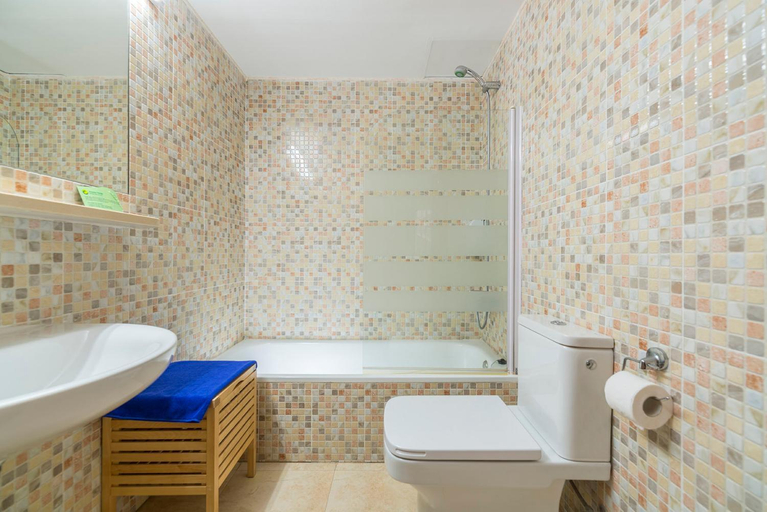 Bathroom 5, Apartaments Els Llorers, Girona