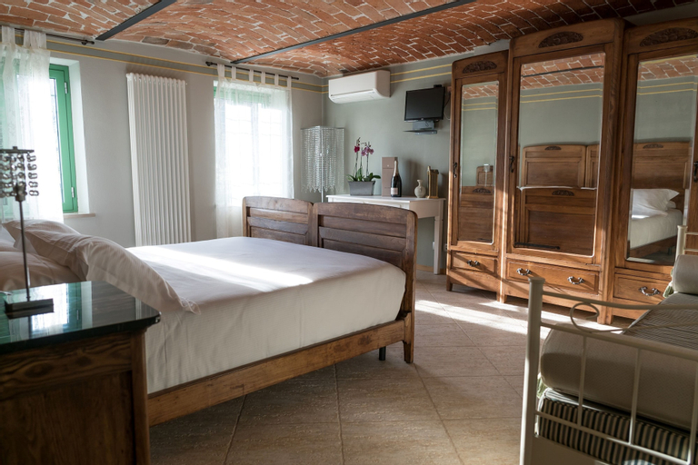 Bedroom 4, Lange, Cuneo