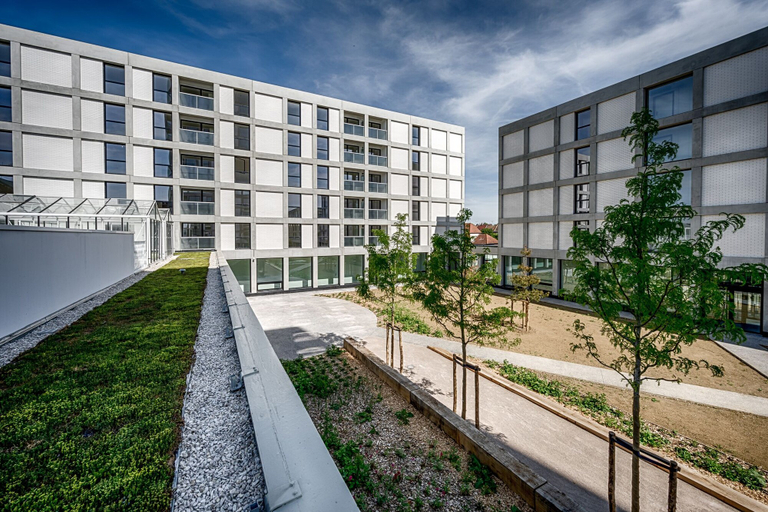 Exterior & Views