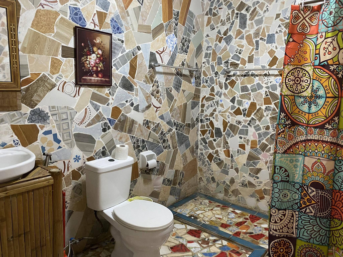 Bathroom 3, KOA's Beach House, Tangalan