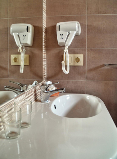 Bathroom 4, Ouril hotel Julia