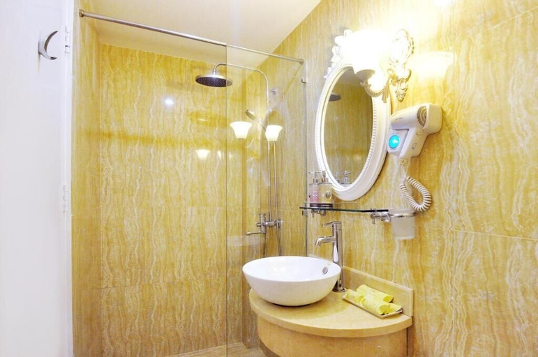 Bathroom 10