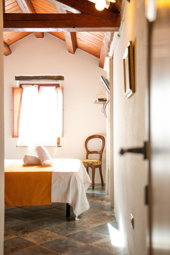 Bedroom 2, S’ammentu house, Oristano