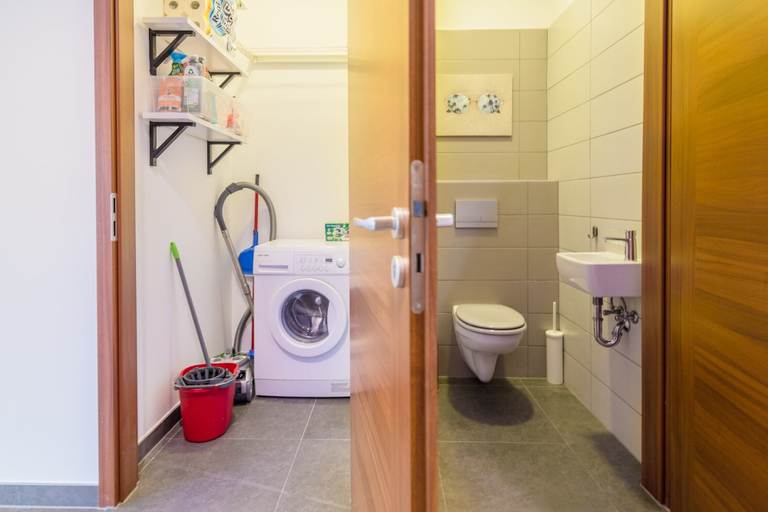 Bathroom 3, Funky Breeze & Balcony, Budapesti