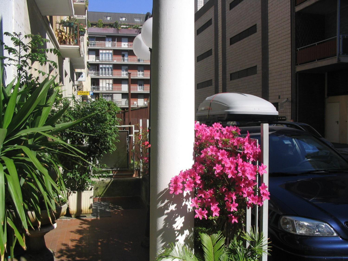 Others 5, Hotel Mayorca, Milano