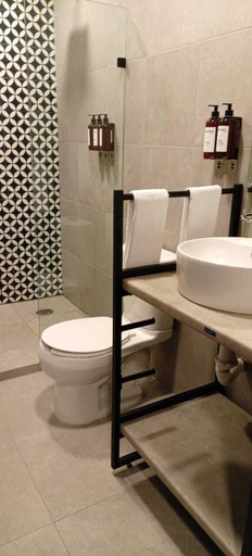 Bathroom 4, ALT Urbana, León