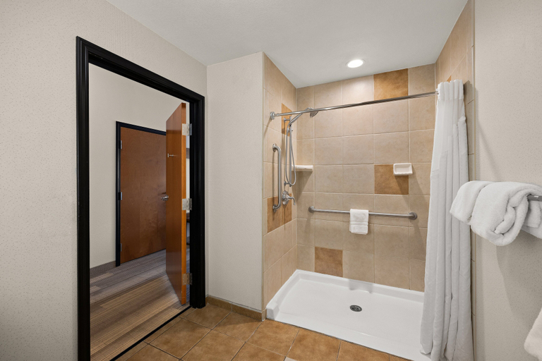 Bathroom 4, Holiday Inn Express & Suites LIMON I-70 (EX 359) by IHG, Lincoln