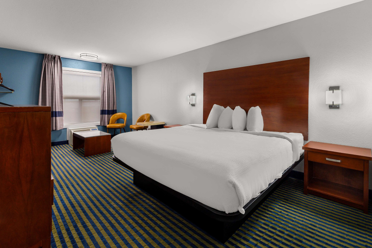 Bedroom 3, SureStay Plus by Best Western Brooks, Division No. 2