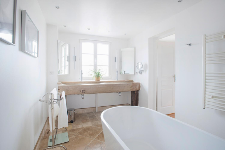 Bathroom 3, Villa Emma, Côte-d'Or