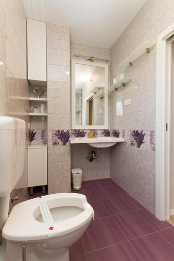 Bathroom 3, Apartmaji Sobe Zvezda, Koper