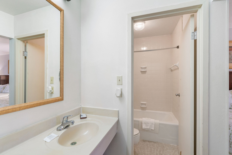 Others 5, Williamsburg Suites, Williamsburg