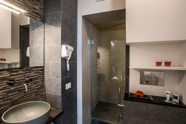 Bathroom 5, B&B In Centro Palermo, Palermo