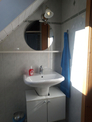 Others 2, Bright, sunny holiday apartment on the farm, Konolfingen
