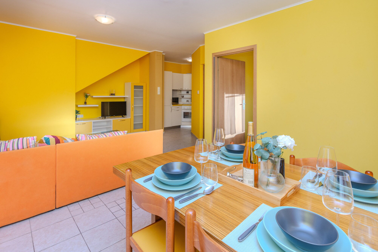 Others 4, Apartments Mahnet, Vir