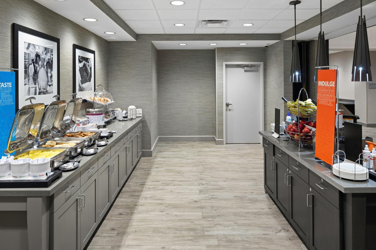 Food & Drinks 5, Hampton Inn & Suites Cranberry Pittsburgh, Butler