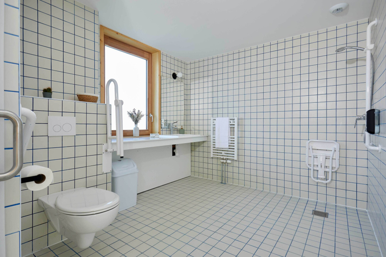 Bathroom 5, La Ferme des Ailleurs, Nord