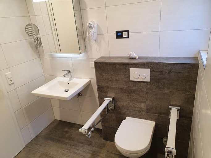 Bathroom 3, Gastehaus am Bahnhof Norddeich, Aurich