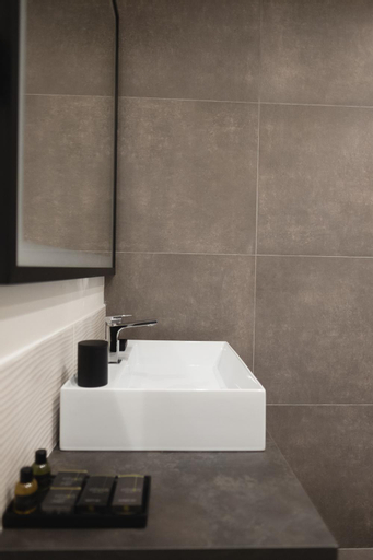 Bathroom 16