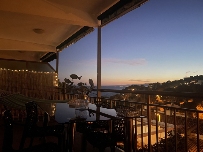 Food & Drinks, Your Retro Beach Front Hideaway in Salou, Tarragona