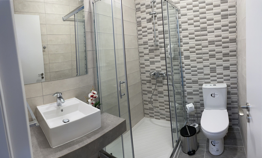 Bathroom 4, La Veranda Hotel, Larnaca