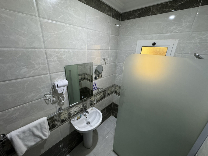 Bathroom 5, PRIMOTEL Suites Al Salamah, Jeddah