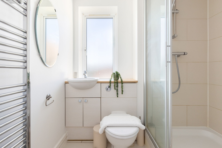Bathroom 4, The Wembley Collection, London
