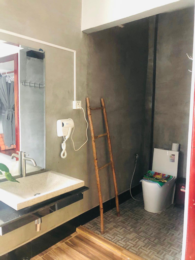 Bathroom 13