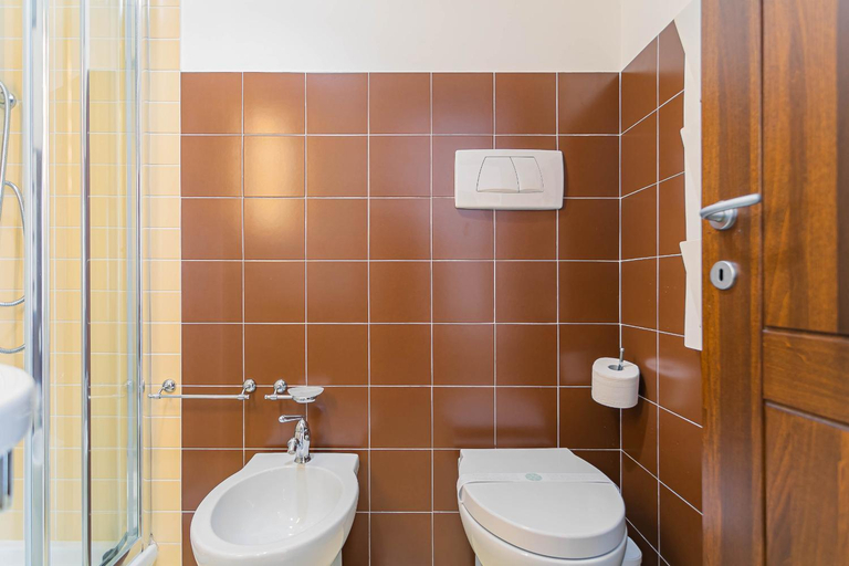 Bathroom 2, Helios Rooms by Wonderful Italy, Bari