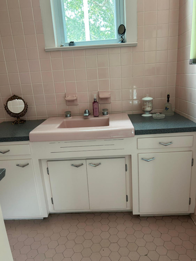 Bathroom 3, Enloe House, Randolph