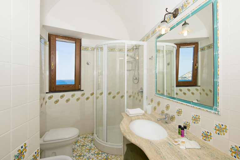 Bathroom 3, Alcione Residence, Salerno