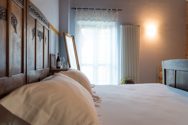 Bedroom 5, Lange, Cuneo