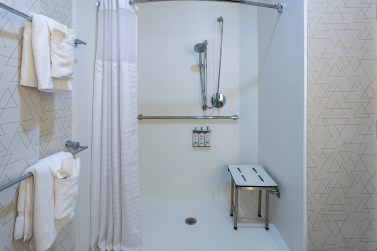 Bathroom 4, Holiday Inn Express & Suites MONACA - CENTER TOWNSHIP by IHG, Beaver