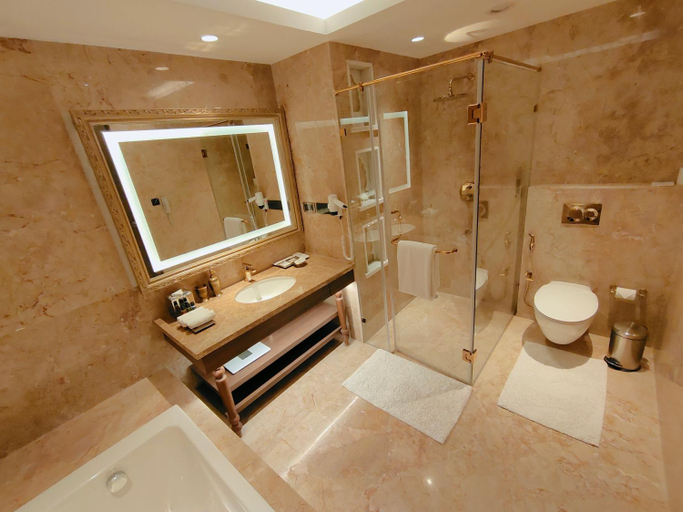 Bathroom 4, Kaldan Samudhra Palace, Kancheepuram