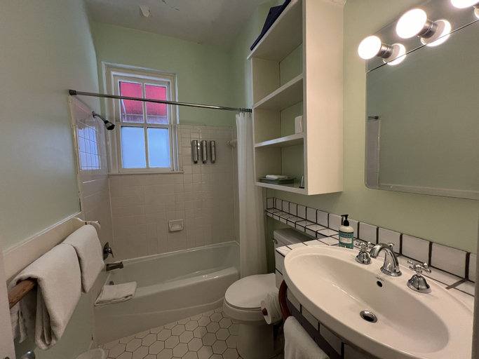 Bathroom 10