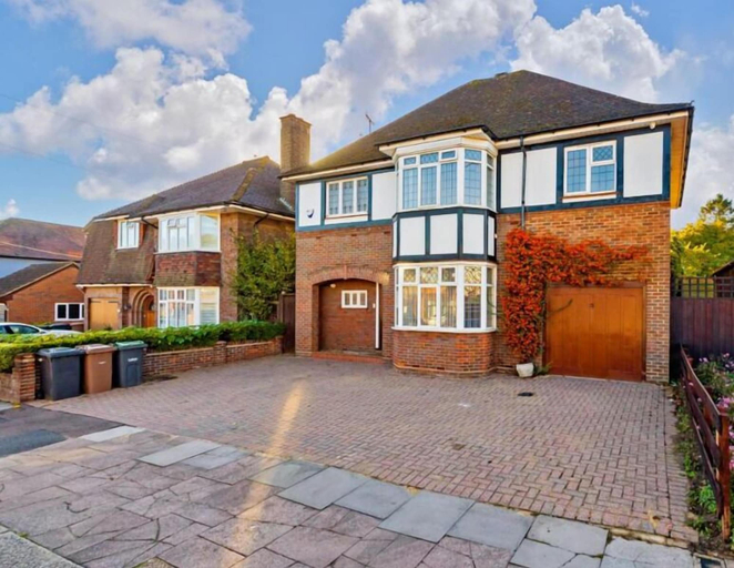 Exterior & Views 2, Rose House Garden, Luton