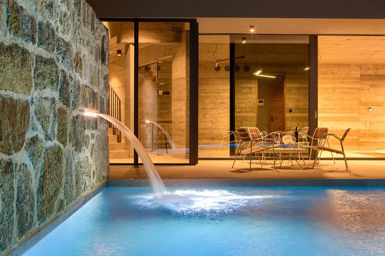 Sport & Beauty 2, Luxury Jerini House with pool and wellness, Krk