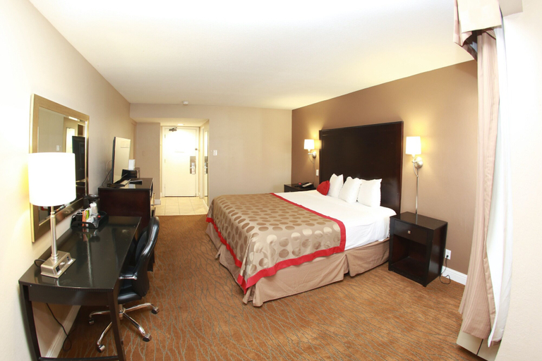 Bedroom 3, Ramada by Wyndham Fresno North, Fresno