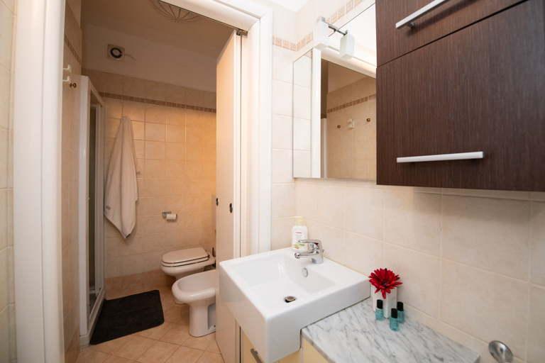 Bathroom 5, Casa Blu, Brescia