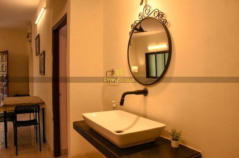 Bathroom, Privy Stays Reed Field Cottage, Raigarh