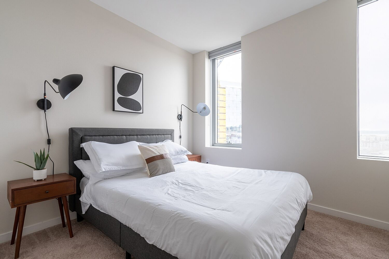 Sophari Bellevue Tower Apts, King