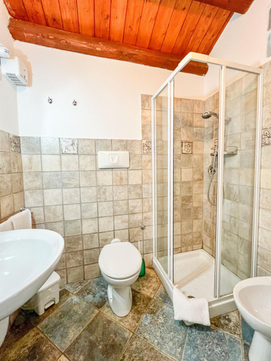 Bathroom 3, S’ammentu house, Oristano