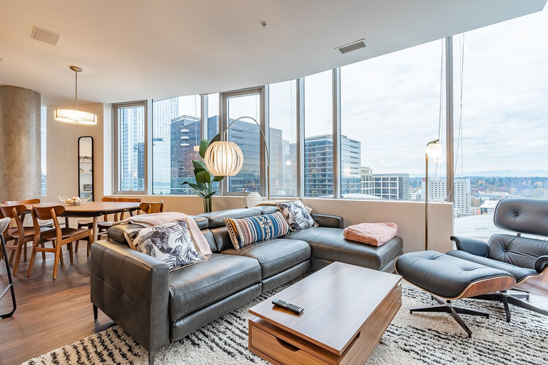 Others 5, Sophari Towers: Bellevue Apartments, King