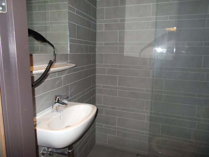 Bathroom 5, Urban City Centre Hostel, Bruxelles