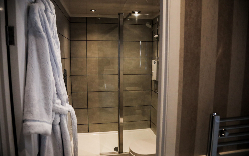 Bathroom 4, Cumbria Park Hotel, Cumbria