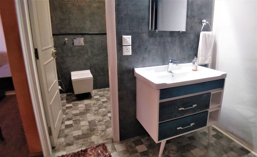 Bathroom 3, The Bugyal, Tehri Garhwal