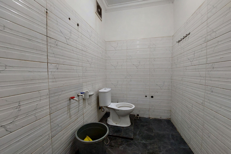 Bathroom 13