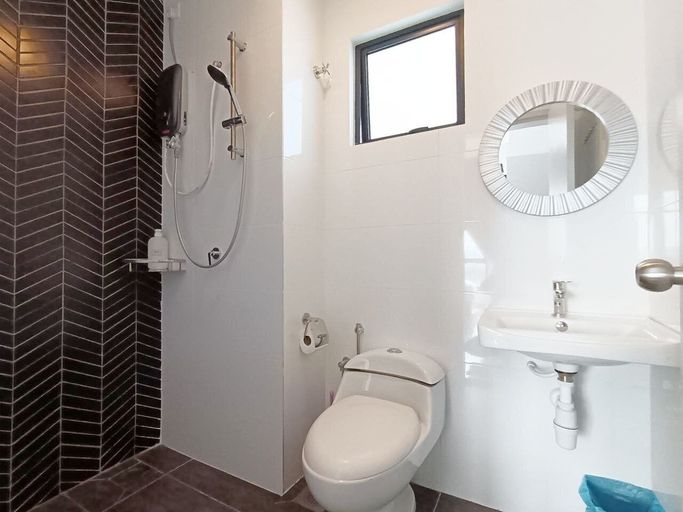 Bathroom 3, The Horizon Ipoh L15 by Grab A Stay, Kinta